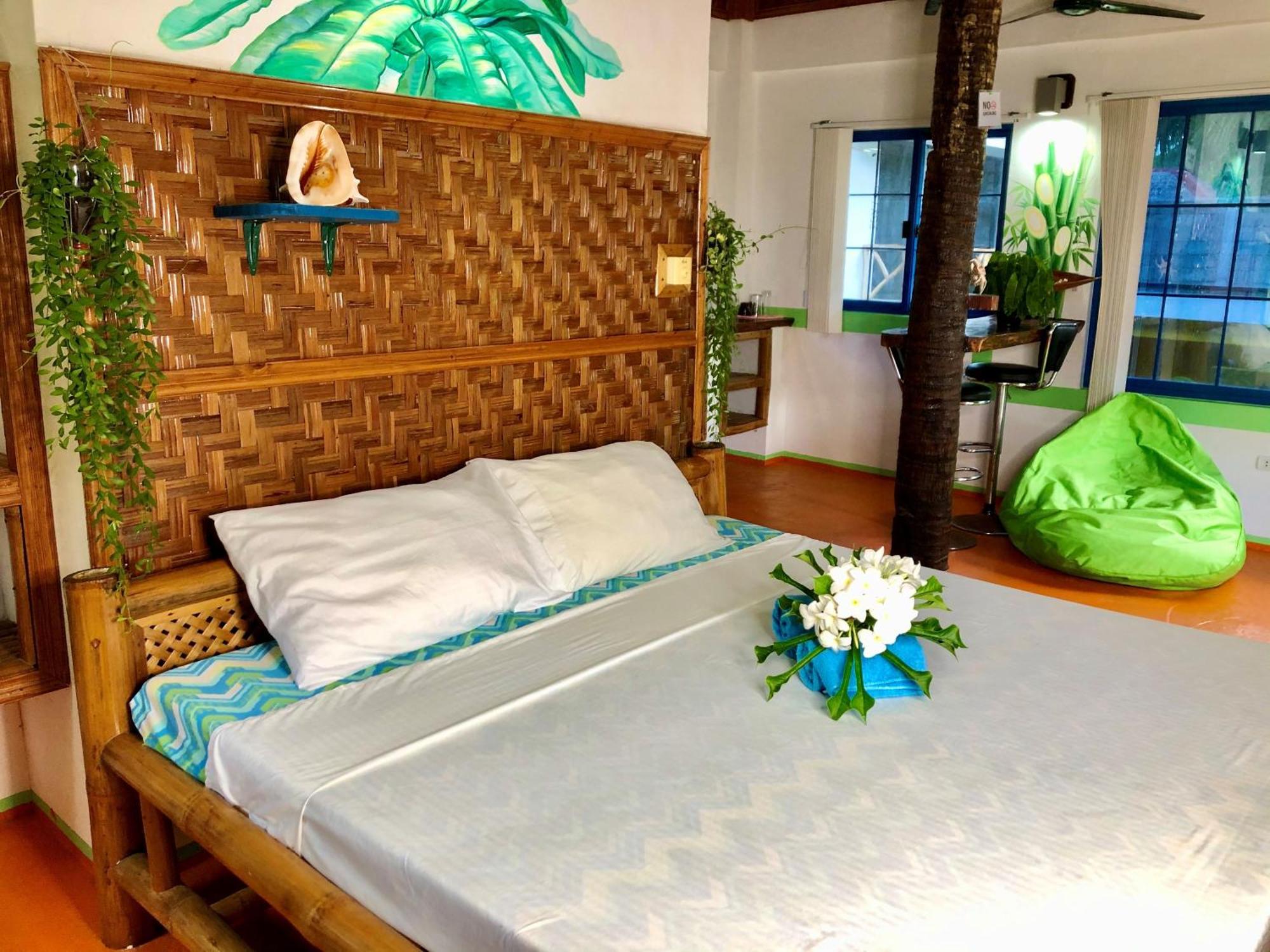 Apo Diver Beach Resort San Juan  Rum bild